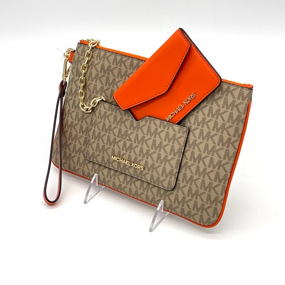 MICHAEL KORS JET SET ITEM LG 2 in
1 CARD CASE & WRISTLET - Picture 3 of 11